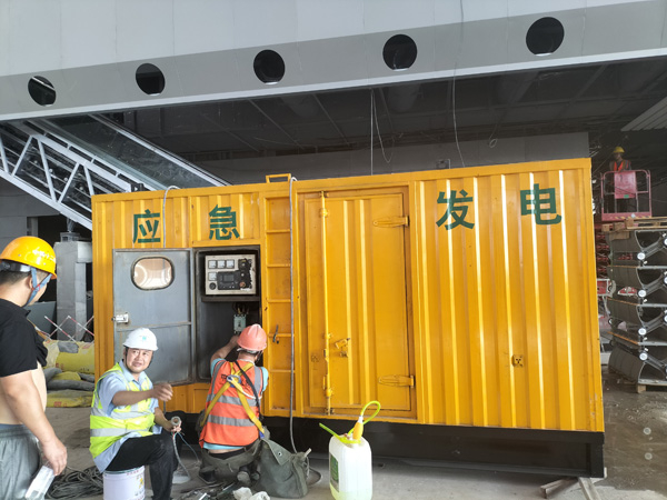科尔沁右翼前怎样判断空气滤清器是否需要更换?